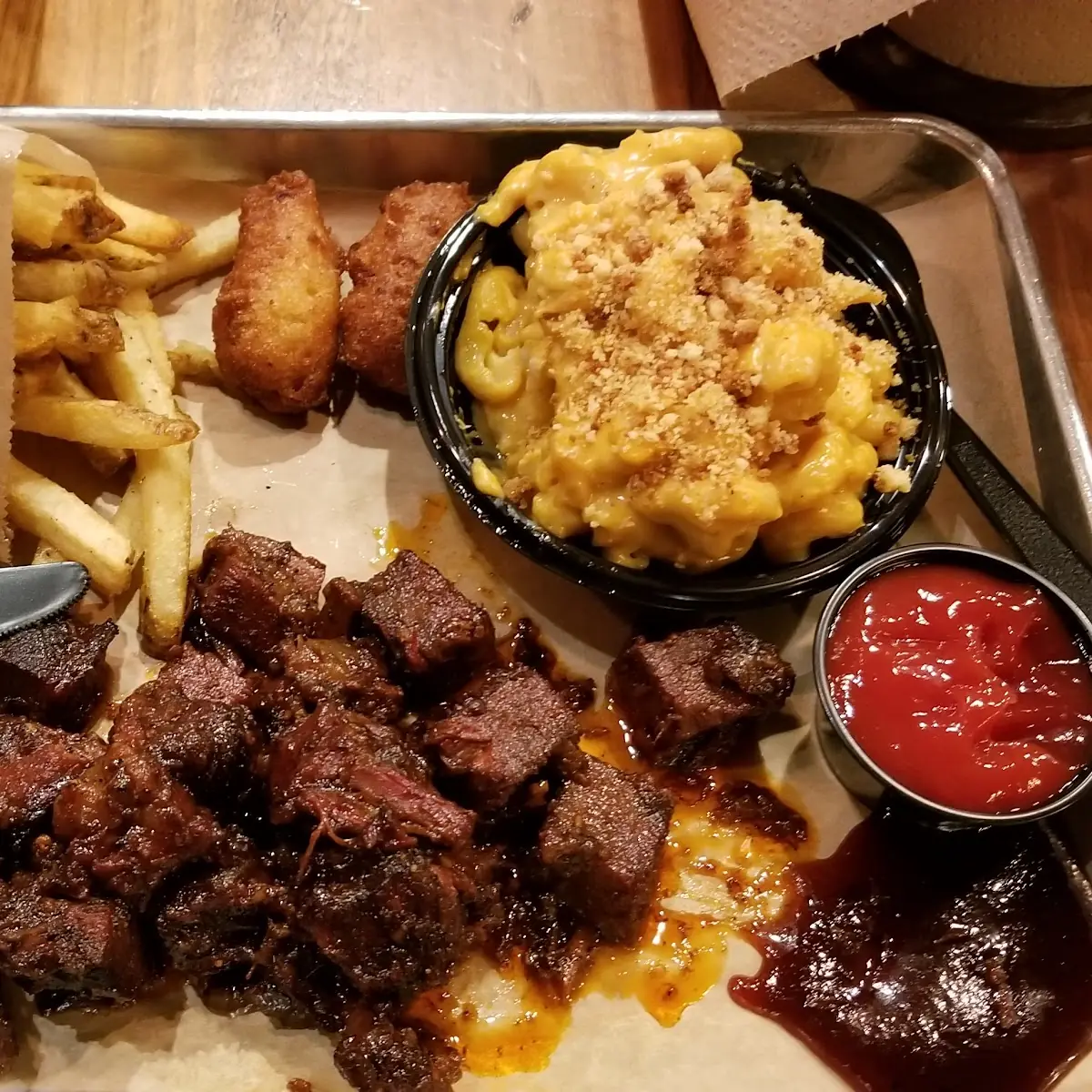 Burnt Ends Mac N Cheese and Fries