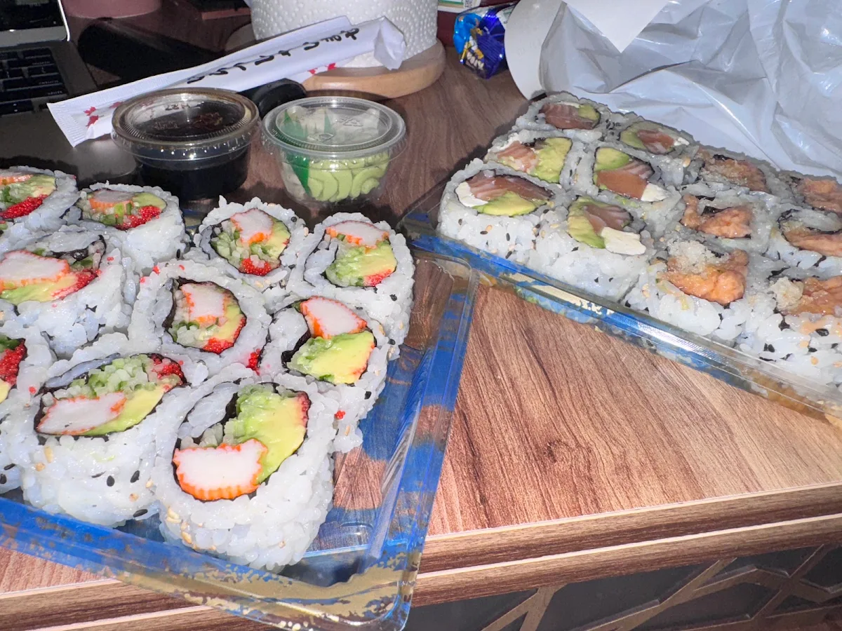 Salmon Roll, H&D Sushi Japanese Restaurant