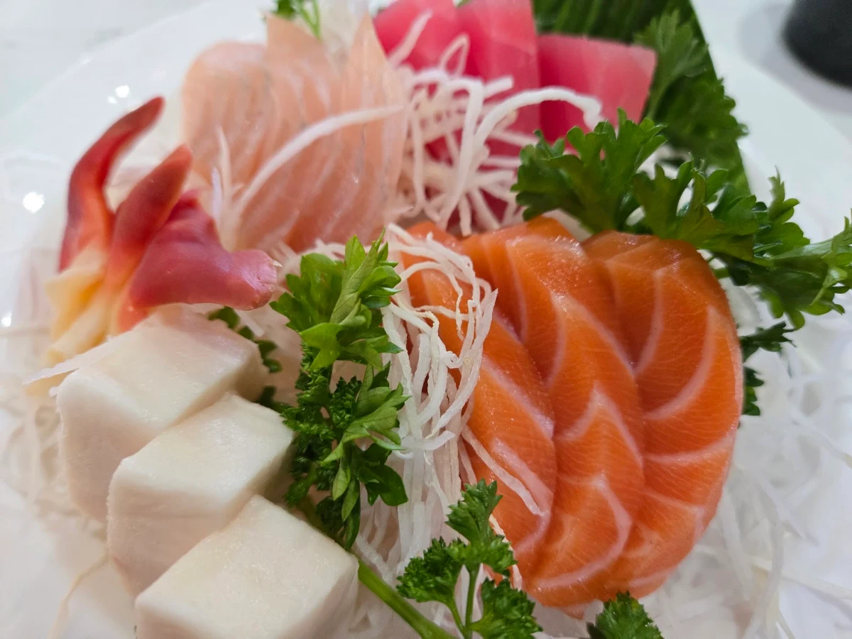 Sashimi a 12 Pieces, H&D Sushi Japanese Restaurant
