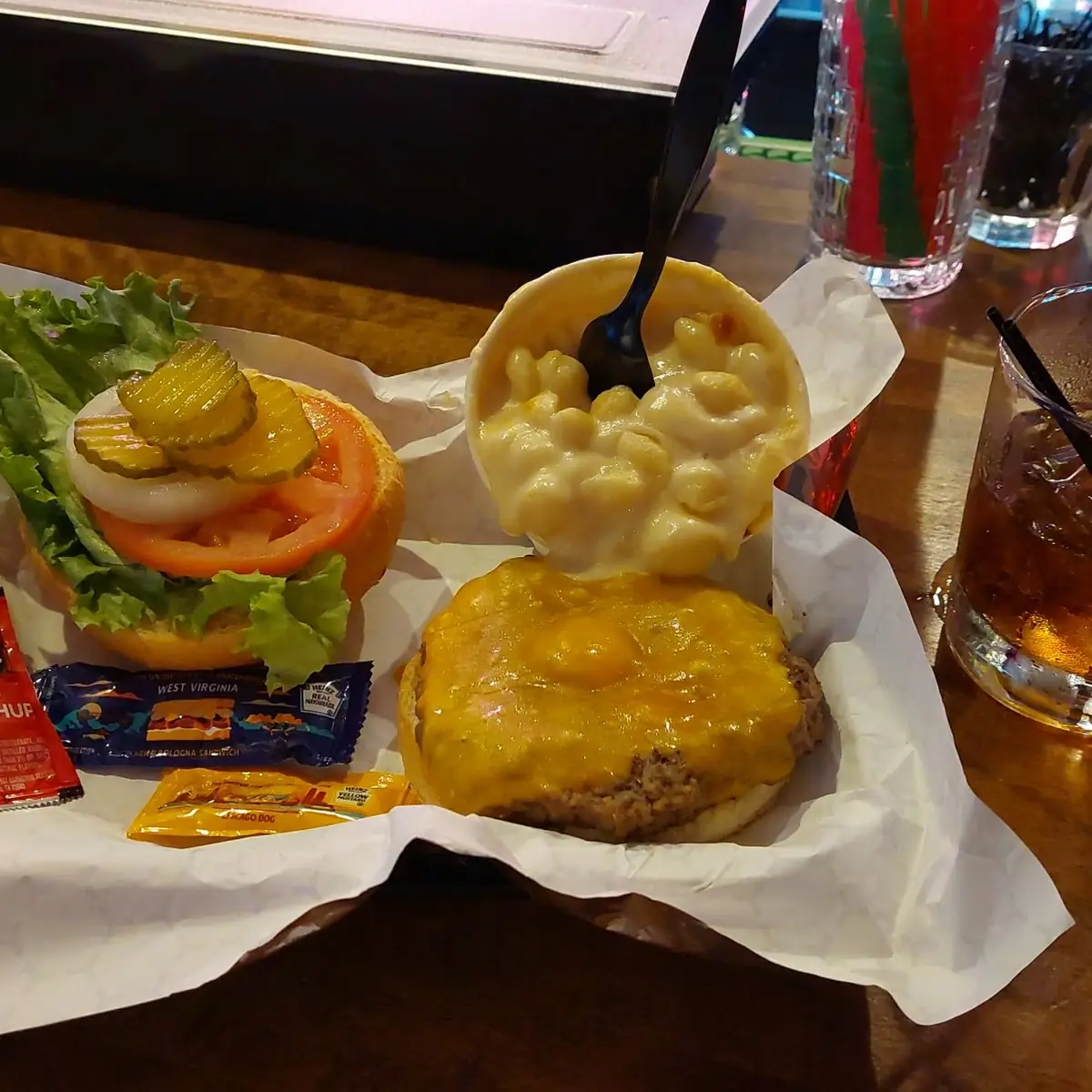 Deluxe Cheeseburger with Mac and Cheese