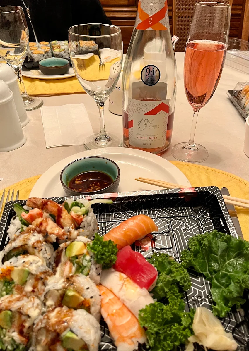 Maki with Salmon Sushi