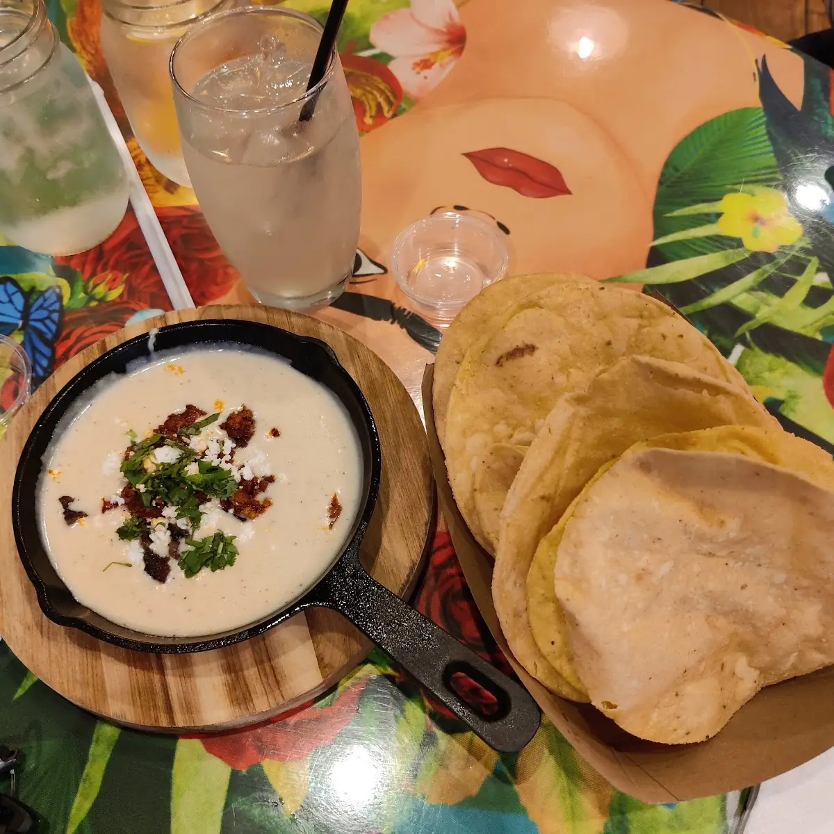 Chips and Queso Fundido Con Chorizo