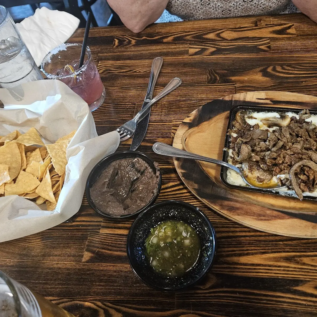 Queso Fundido Con Asada