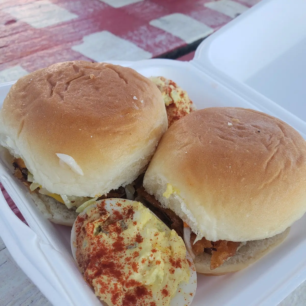 Delta-Style Pulled Pork or Pulled Chicken Sandwich