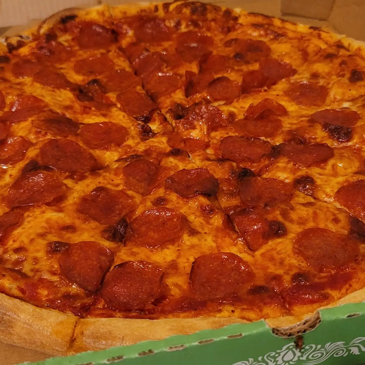 Extra Large Pepperoni Pizza