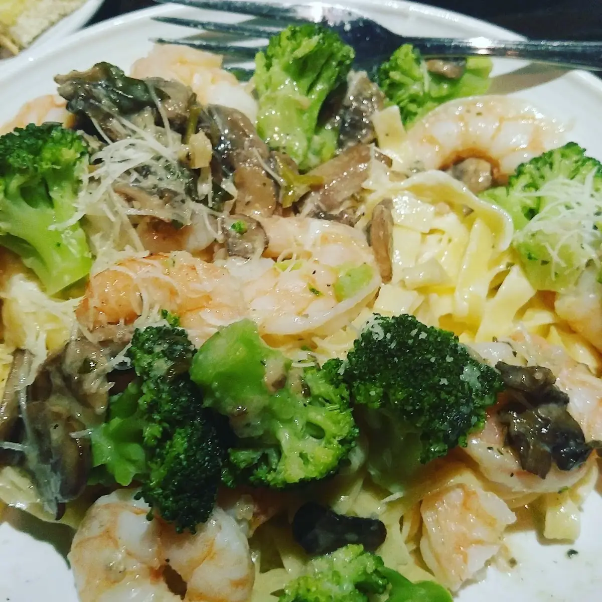 Fettuccine Alfredo Pasta with Shrimp Alfredo Side Caesar Salad and Side of Broccoli
