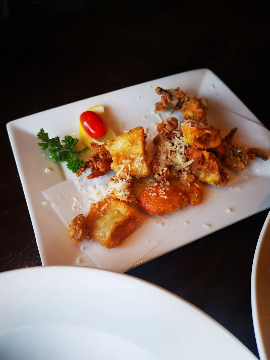 Calamari, Arigato-2 (Cozy winter cuisine &Bar Ltd. )