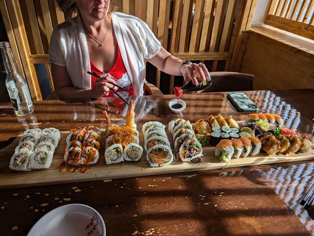 Roll Platter B, Arigato-2 (Cozy winter cuisine &Bar Ltd. )