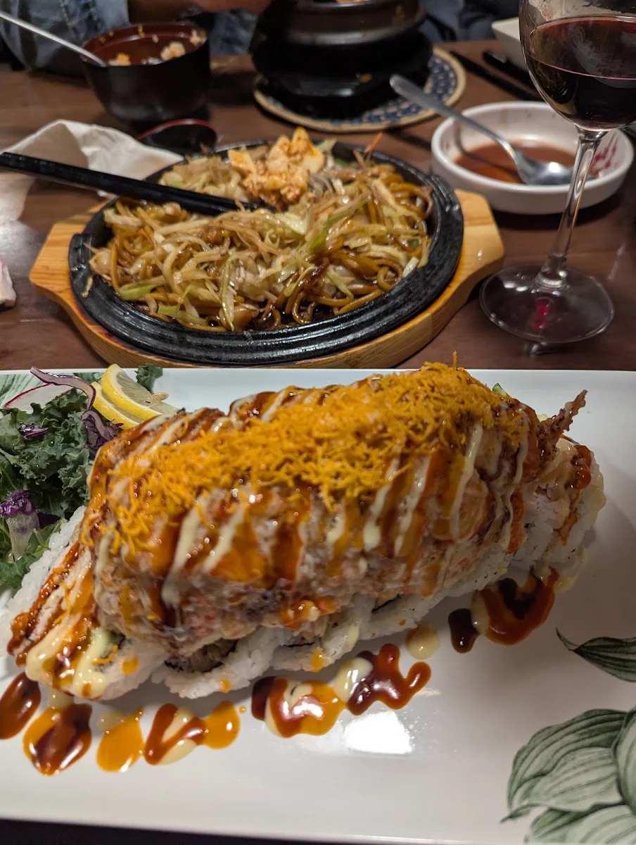 Yummy Yummy Roll, Arigato-2 (Cozy winter cuisine &Bar Ltd. )