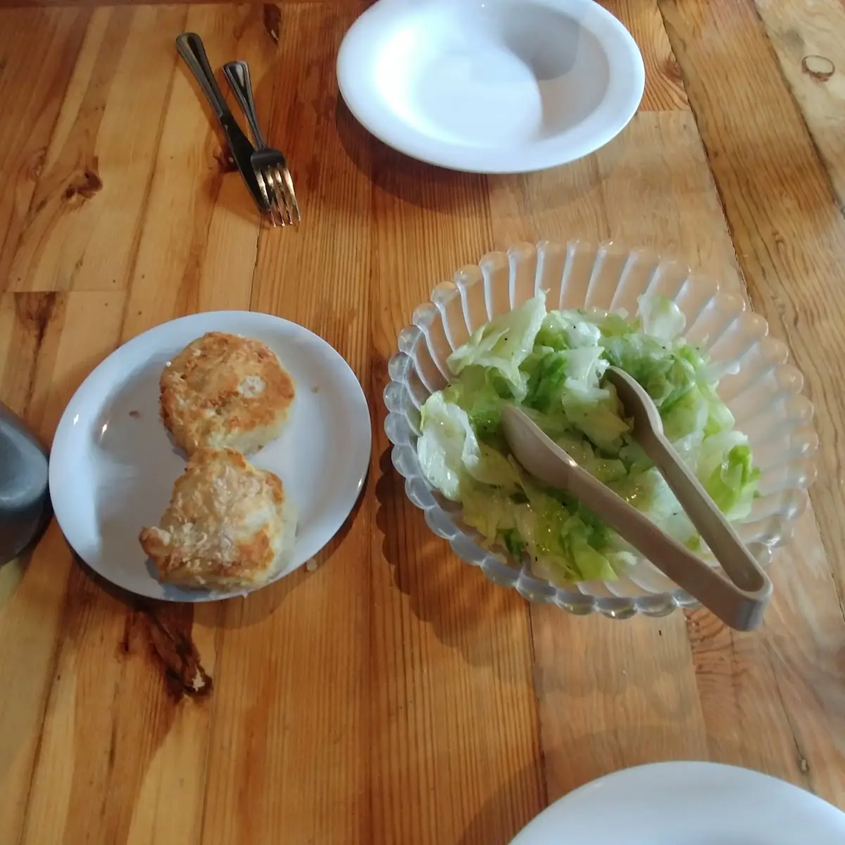 Salad & Biscuits