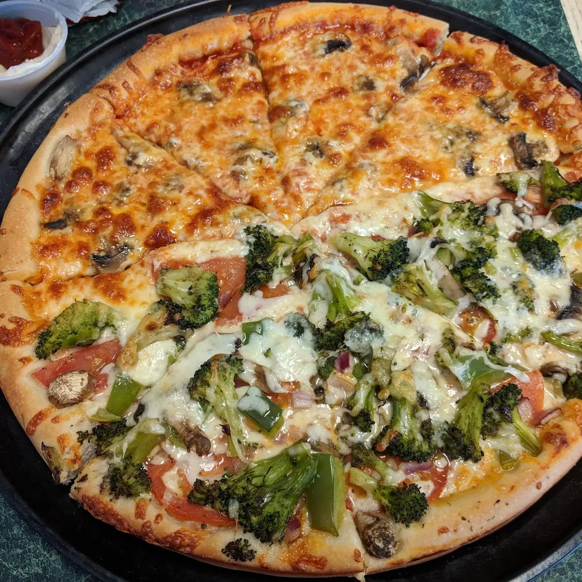 Shrimp Scampi Pizza (Medium)