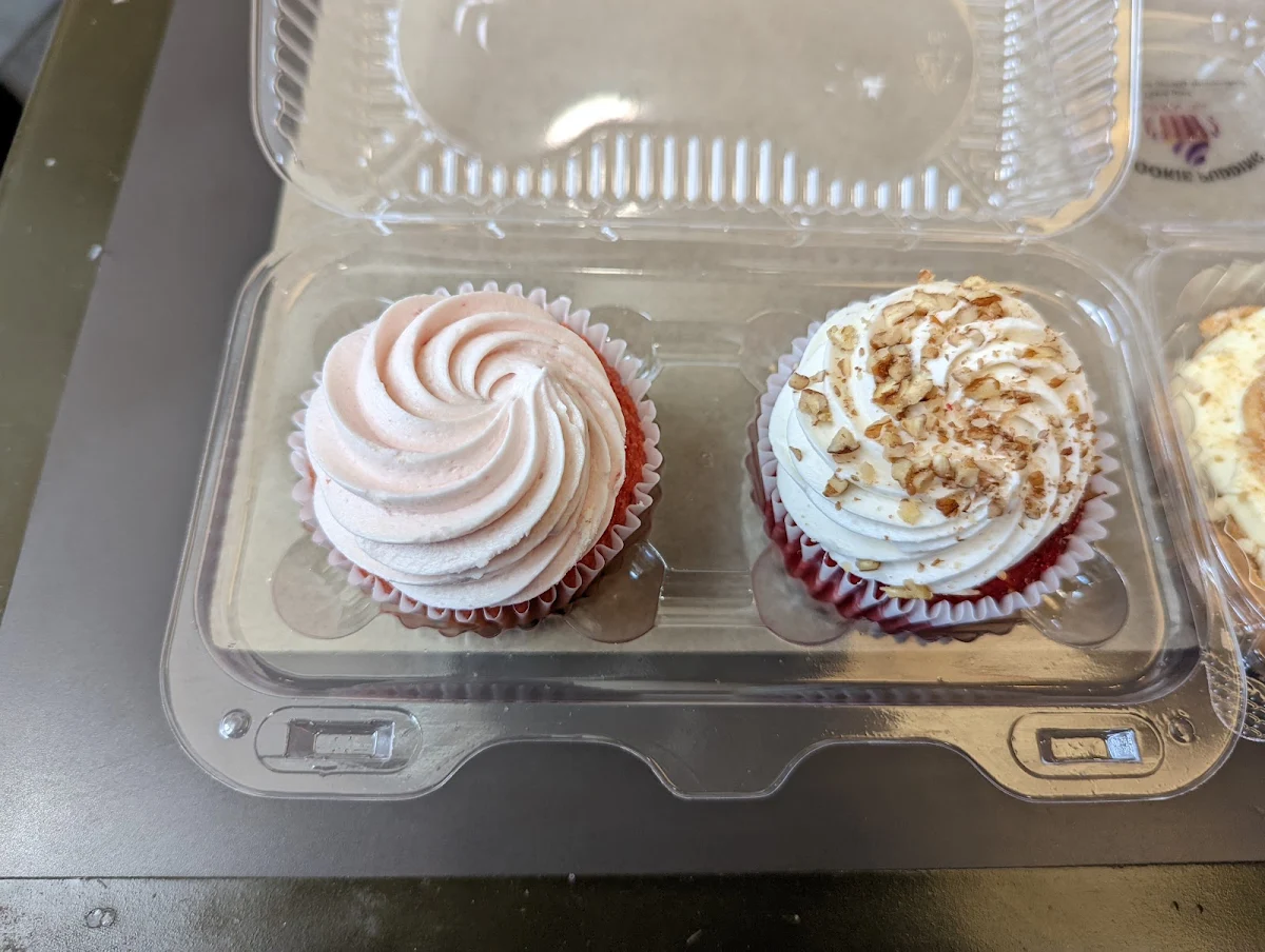 Strawberry & Red Velvet
