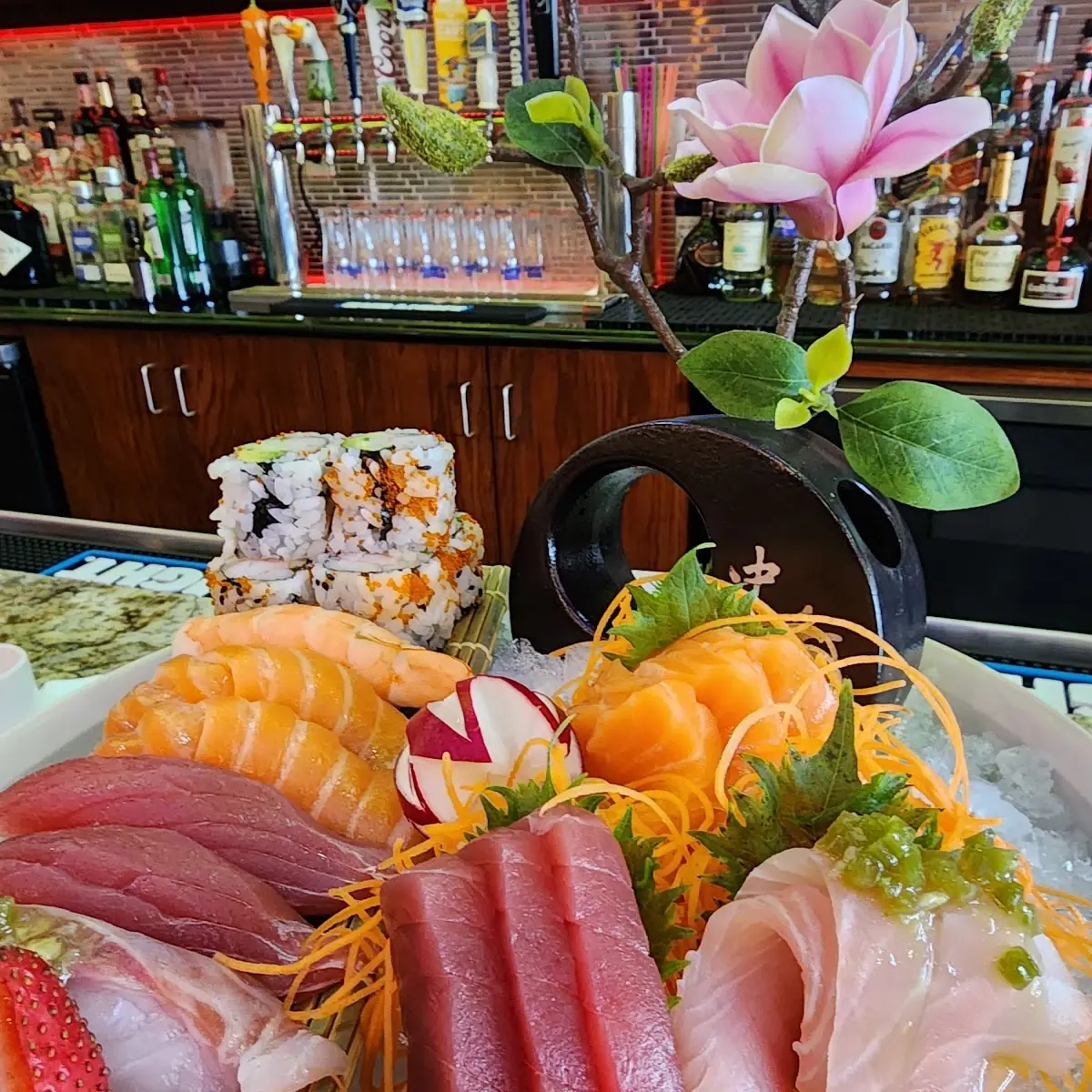 Sushi Maki Avocado Sashimi Deluxe
