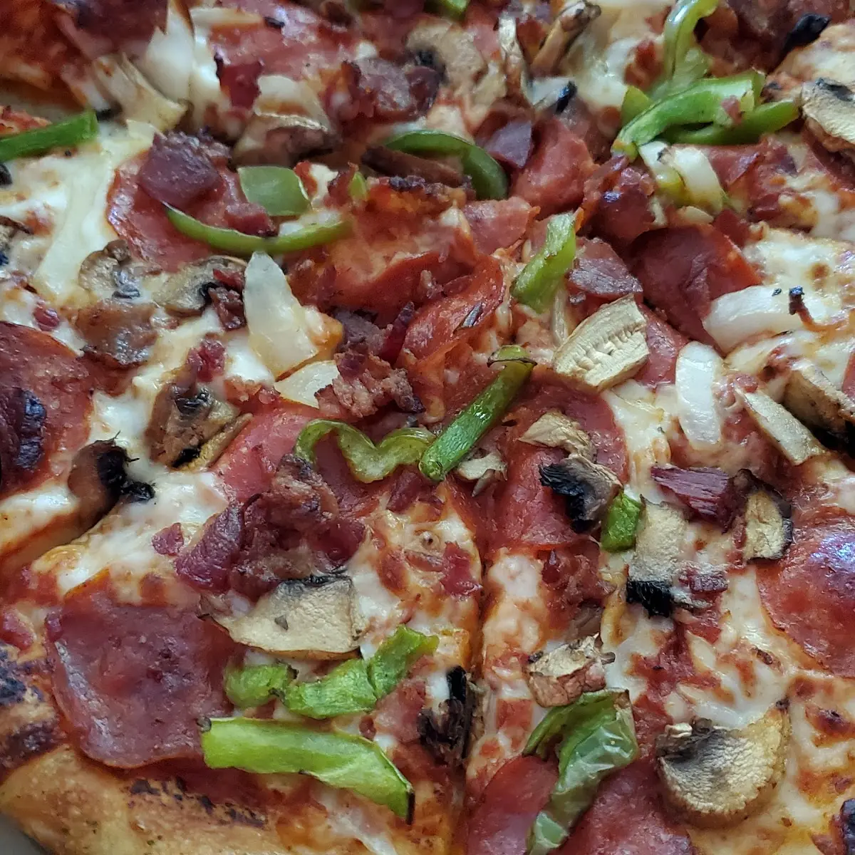 Deluxe Pizza