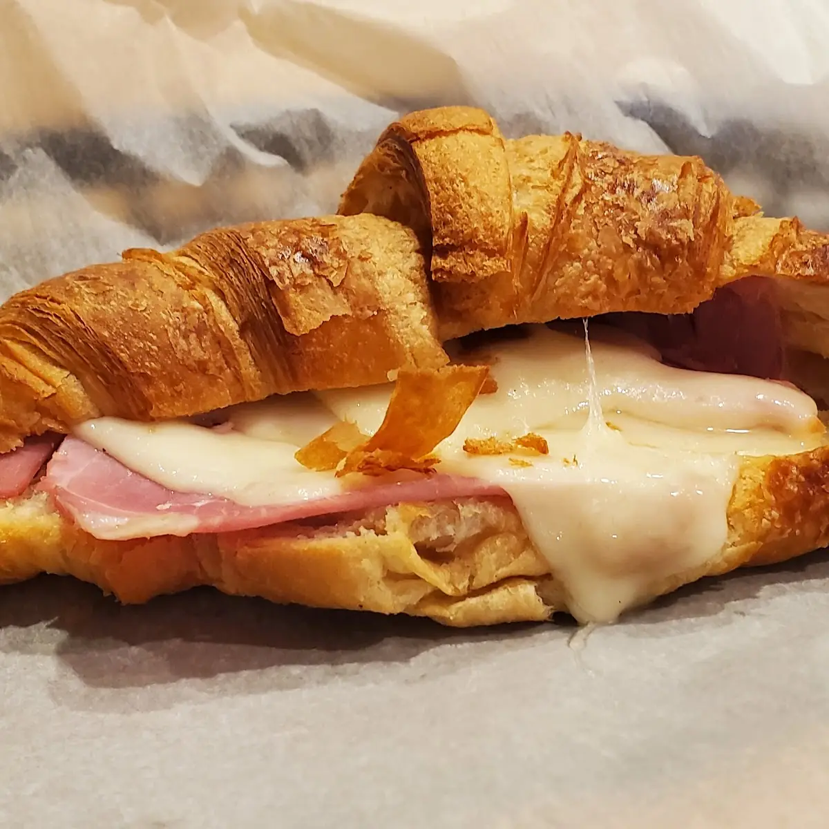 HAM & SWISS CROISSANT