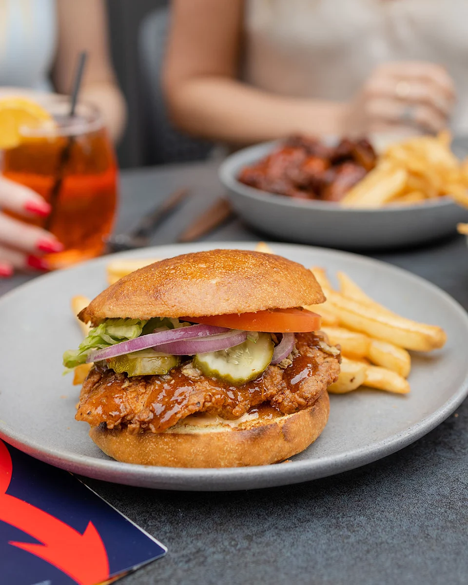 Highlights, St. Louis Bar & Grill