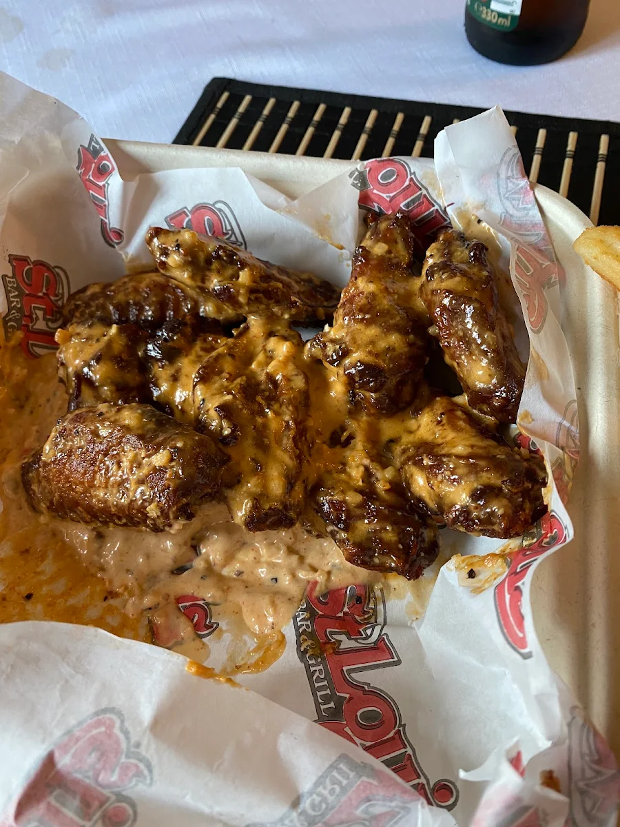 Spicy Gar-Par Wings Extra Saucy, St. Louis Bar & Grill