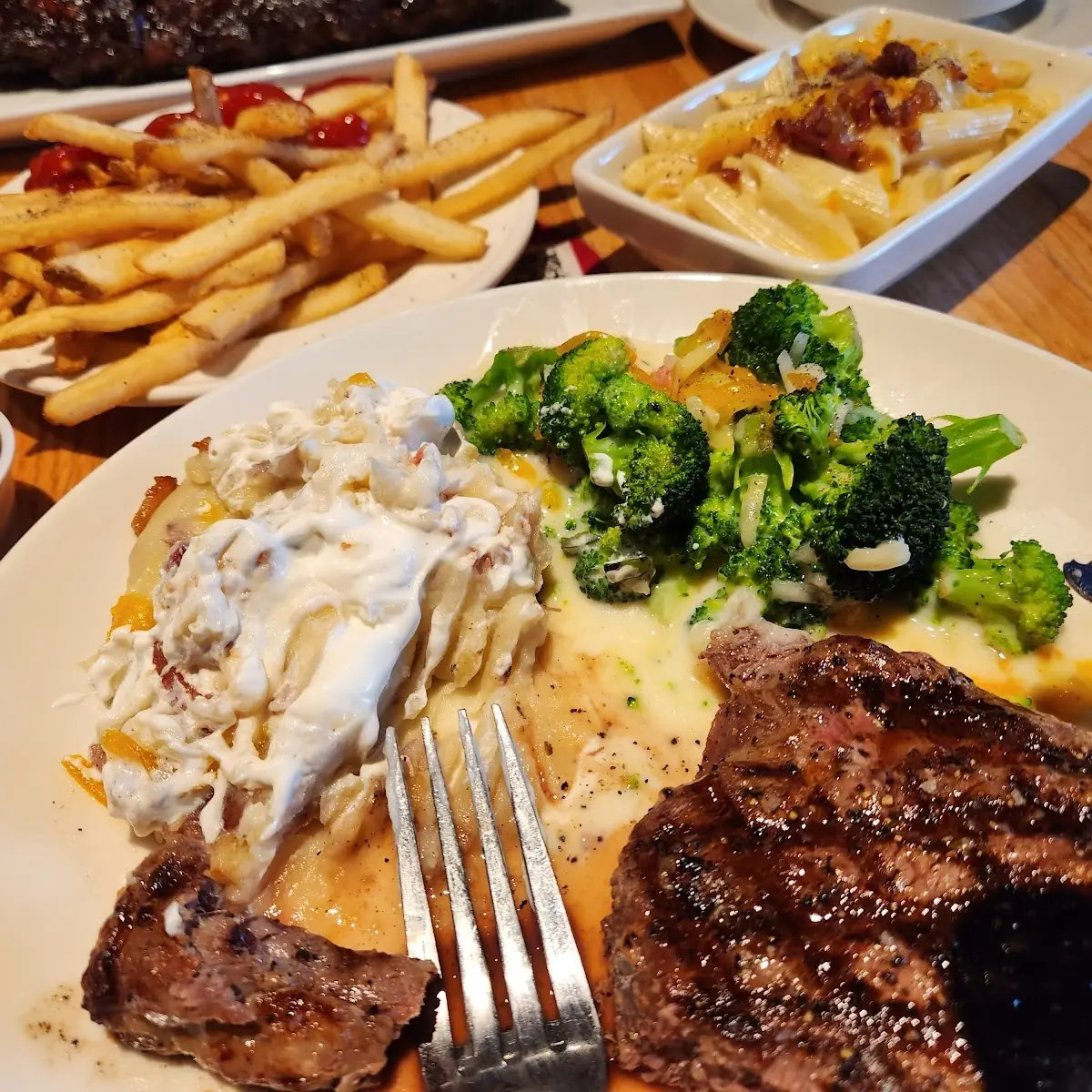 8 Oz Top Sirloin with Loaded Mashed Potatoes and Loaded Broccoli