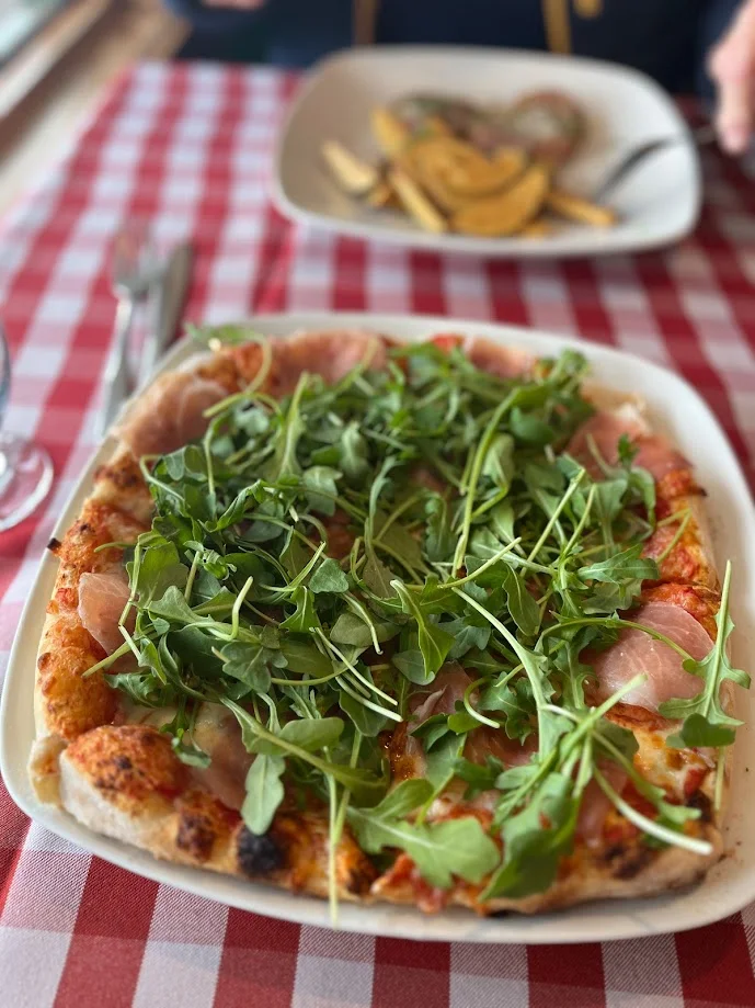 Crudo E Rucola Pizza