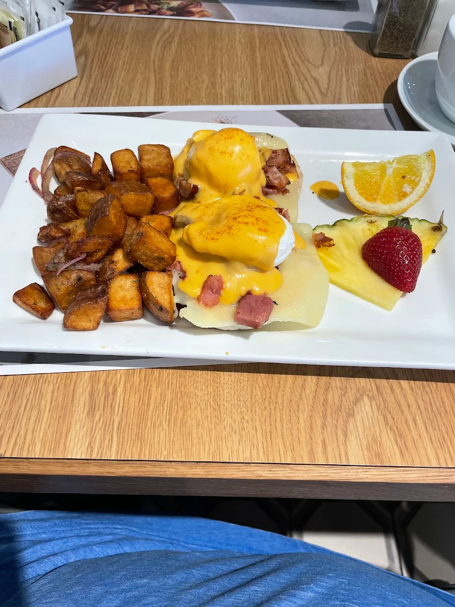 Fried Chicken Benedict Bénédictines Poulet Frit, Pür & Simple