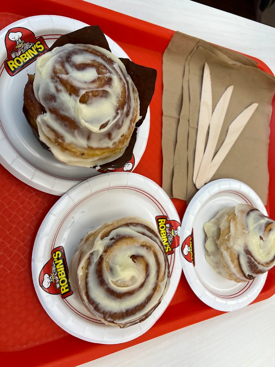Cinnamon Roll, Robin's Donuts
