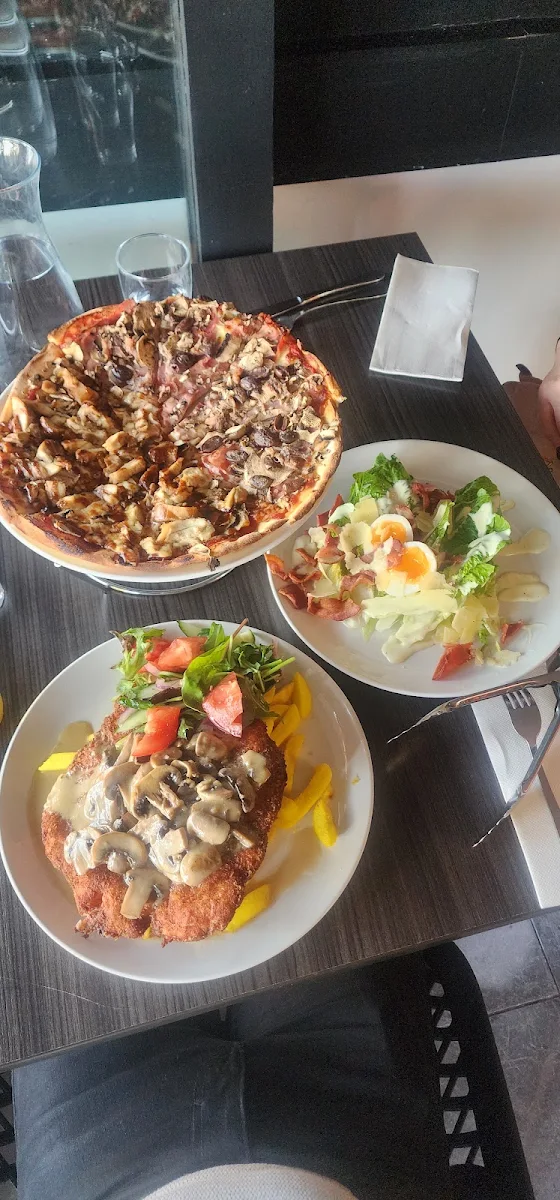 Highlights, Pezzetinos Pizza & Pasta