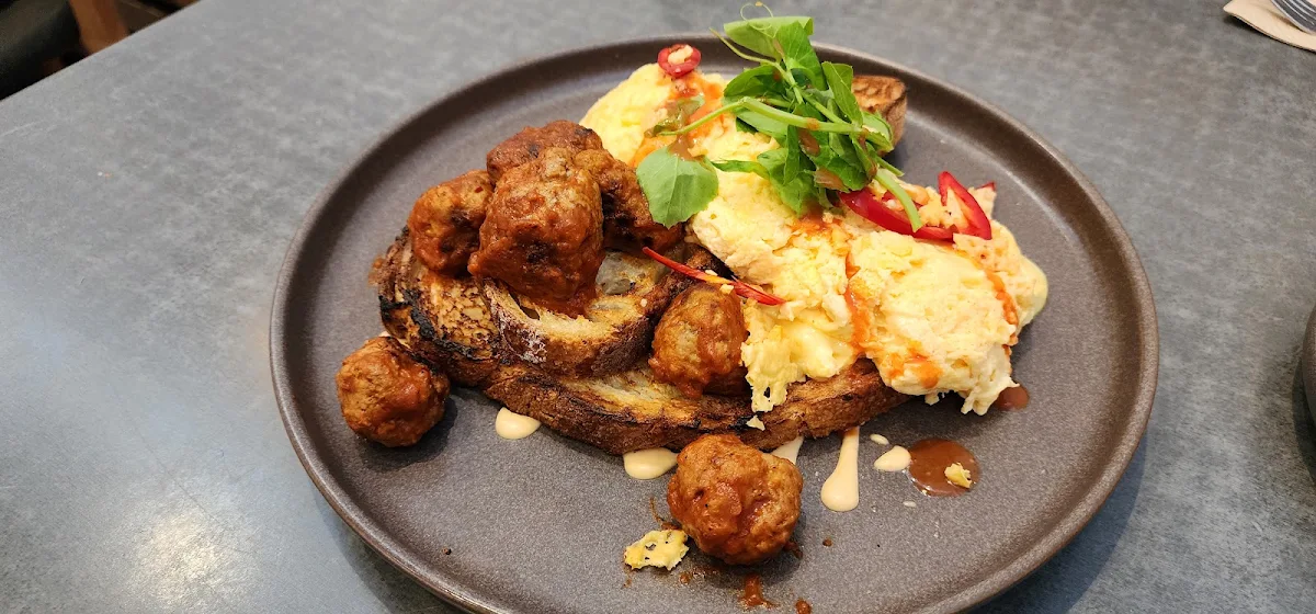 Chilli Scrambled Eggs with Meatballs