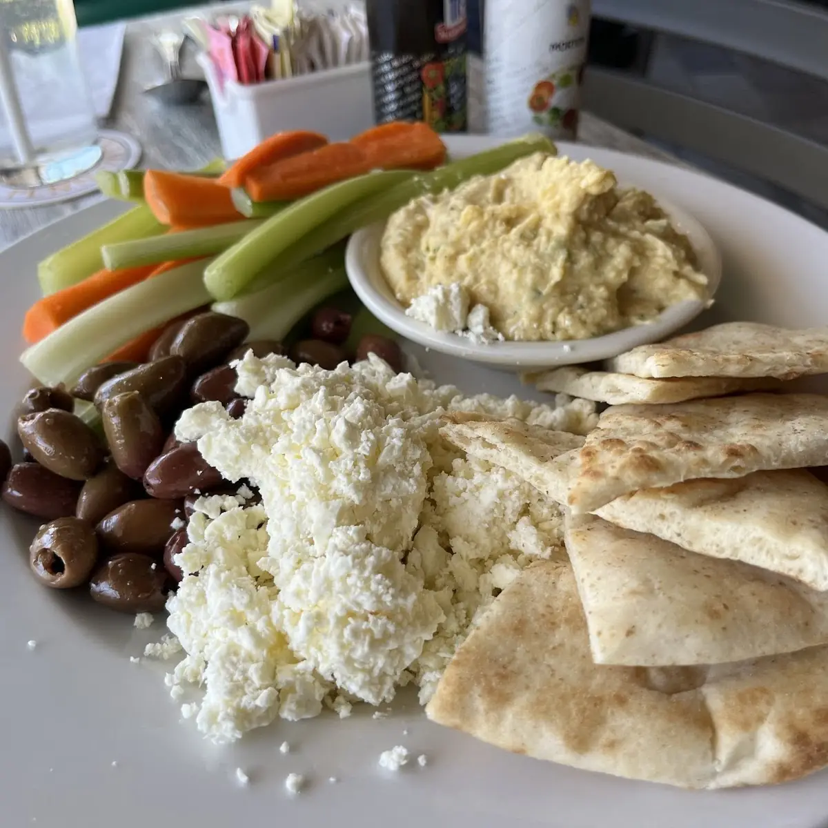 Mediterranean Hummus Plate
