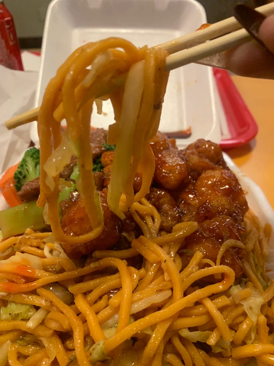 Orange Chicken Chow Mein