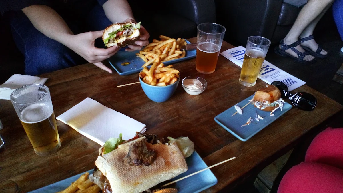 Cheese Burger, The Left Bank