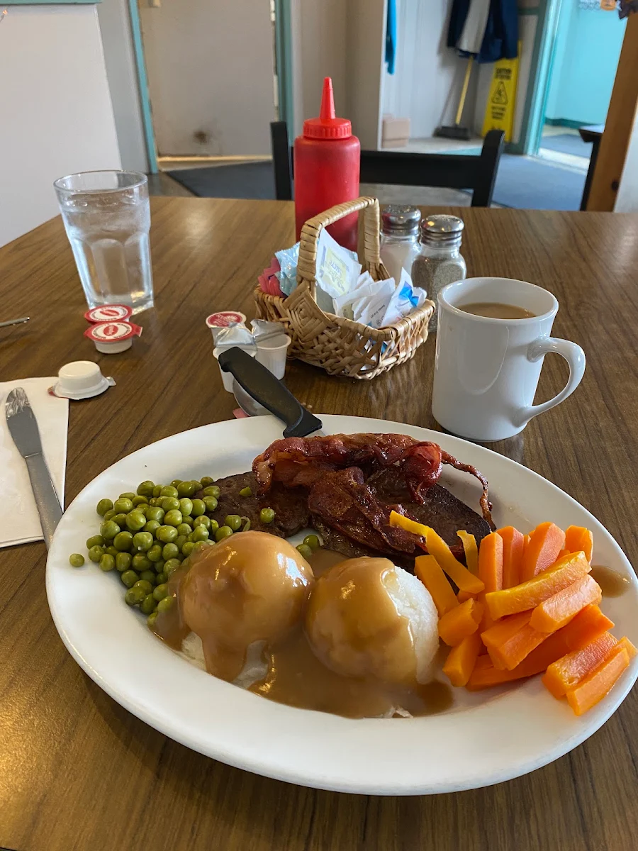 Liver and Bacon w Mashed Potatoes and Gravy and Vegetables, Crossroads Restaurant