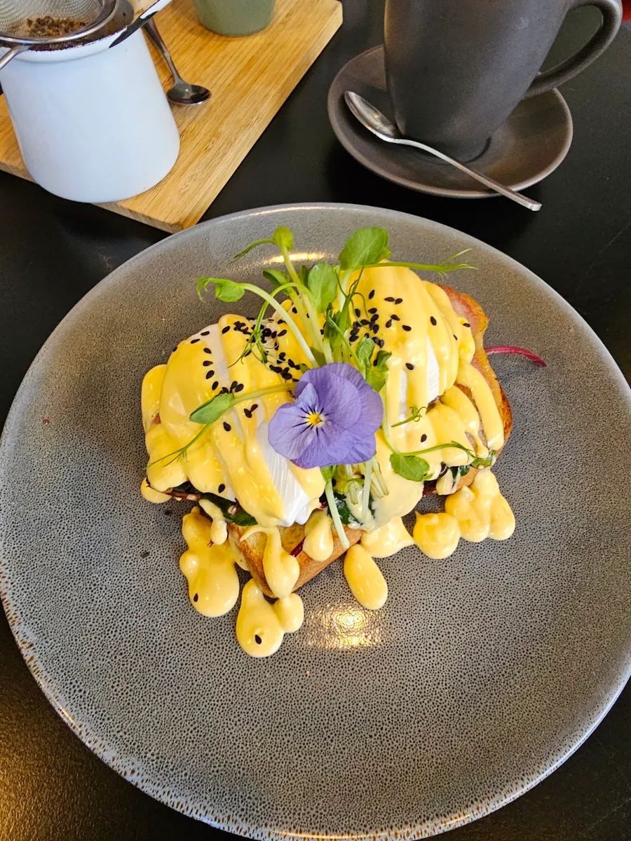 Eggs Benny, Cos Baby Freo