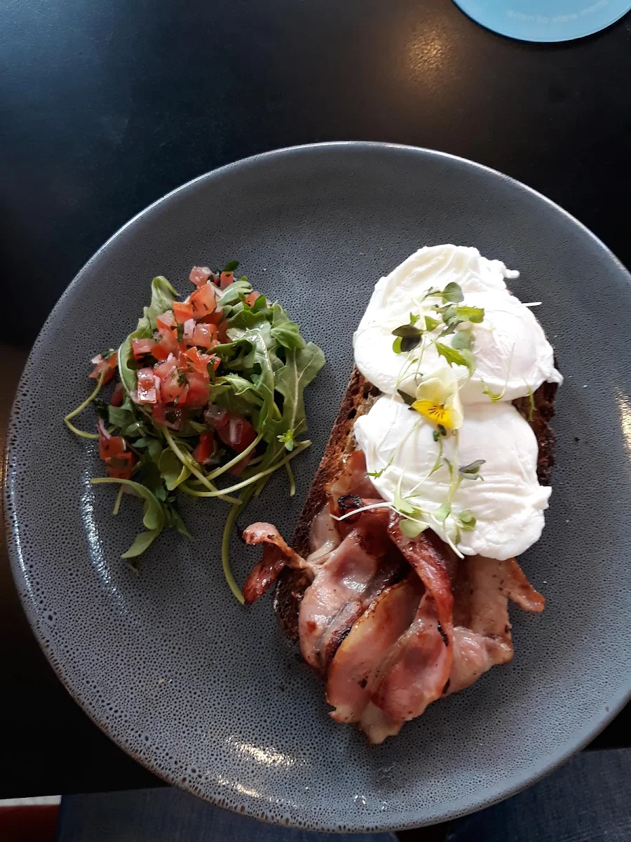 Keepin It Simple Poached Eggs with Bacon, Cos Baby Freo