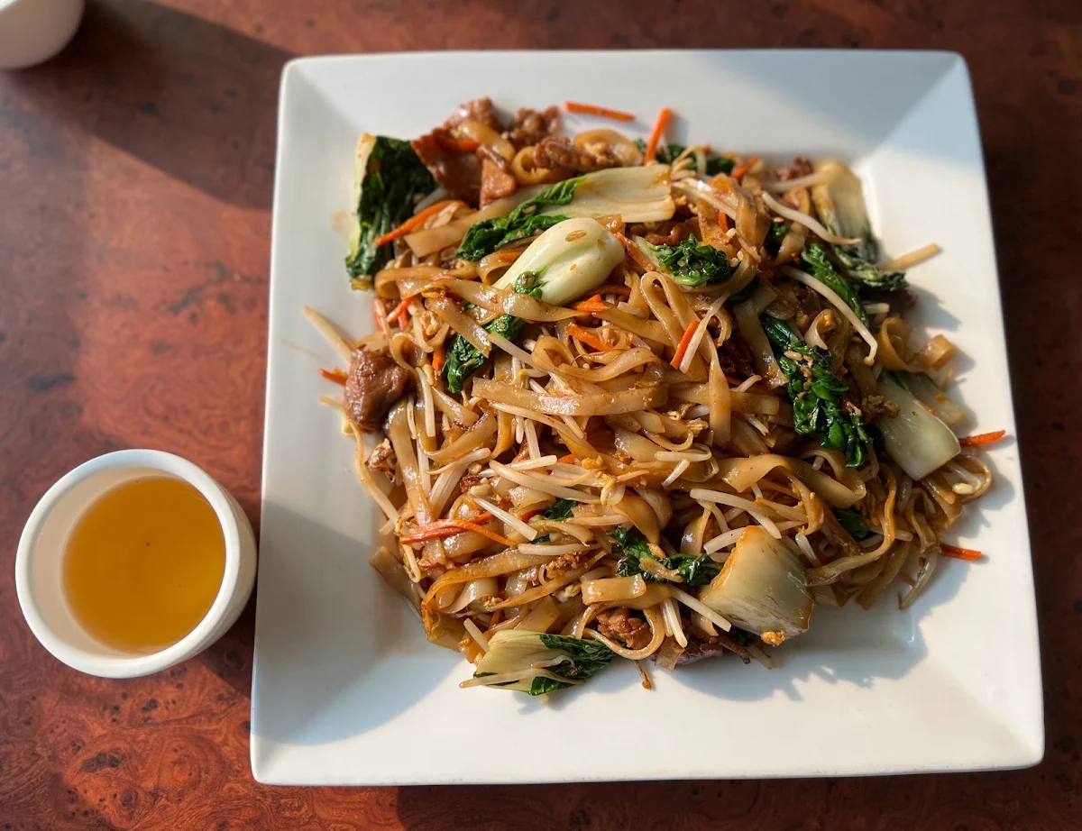 The Noodles with Beef and Vegetables