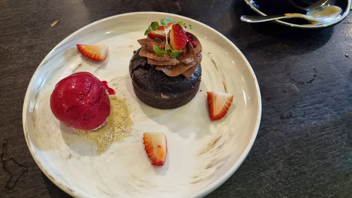 Dark Chocolate Delice, Station Hotel