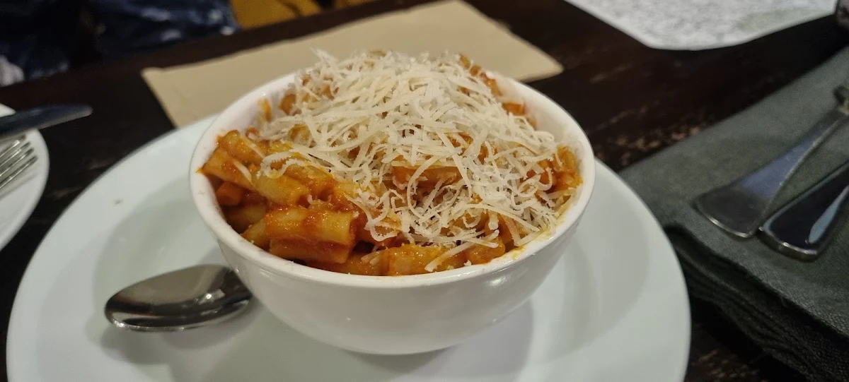 Mac and Cheese, Station Hotel