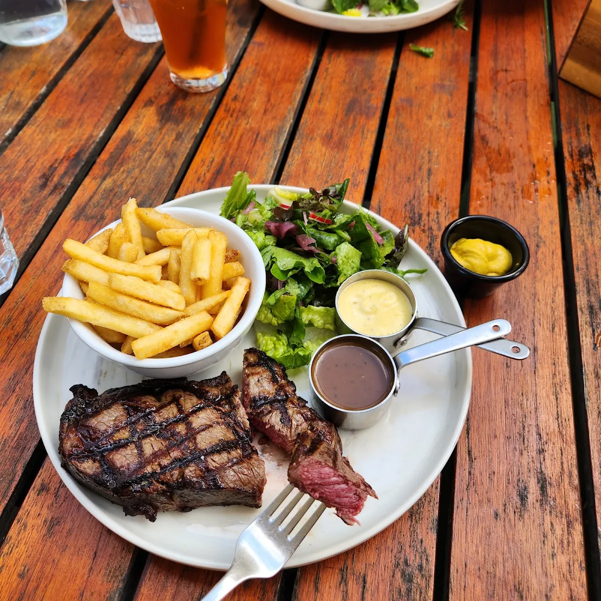 Porterhouse Chips Salad, Station Hotel