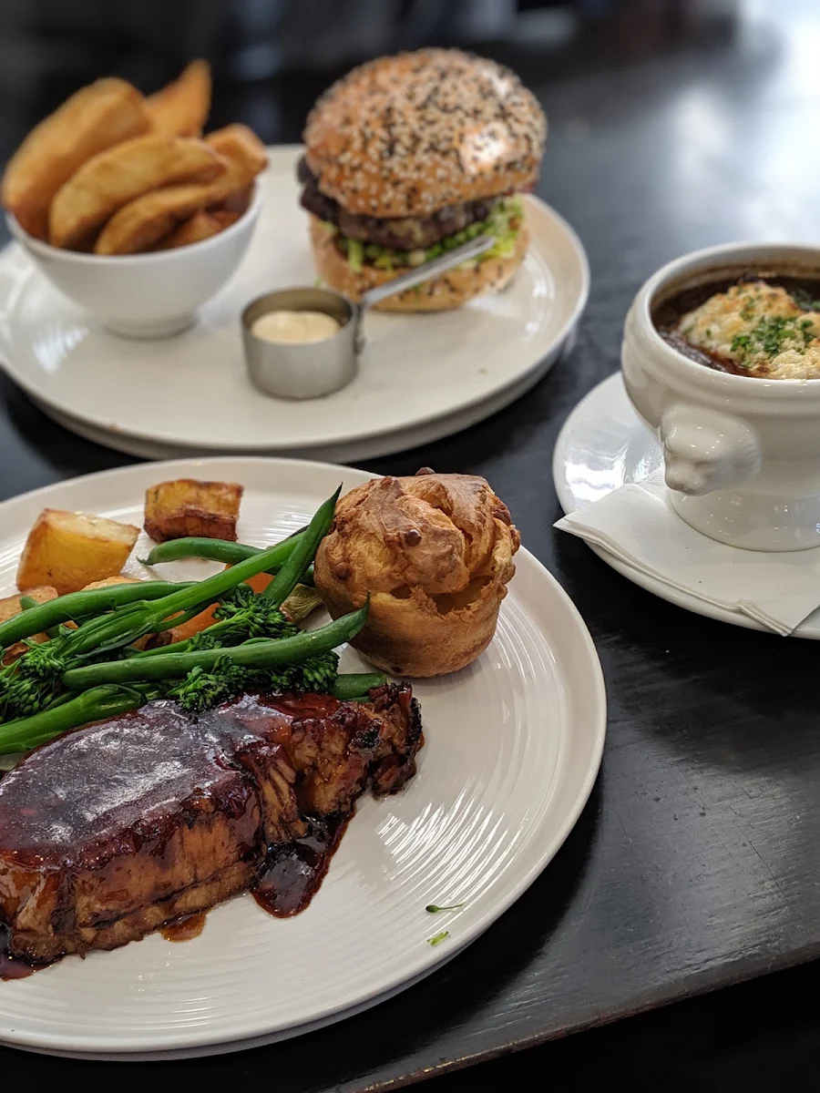 Sunday Roast, Station Hotel