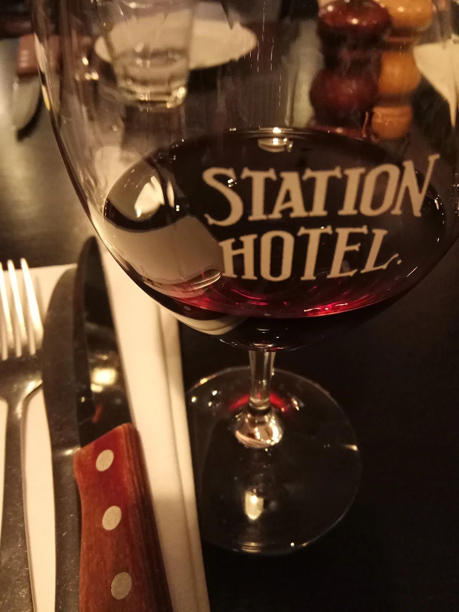 Wine, Station Hotel