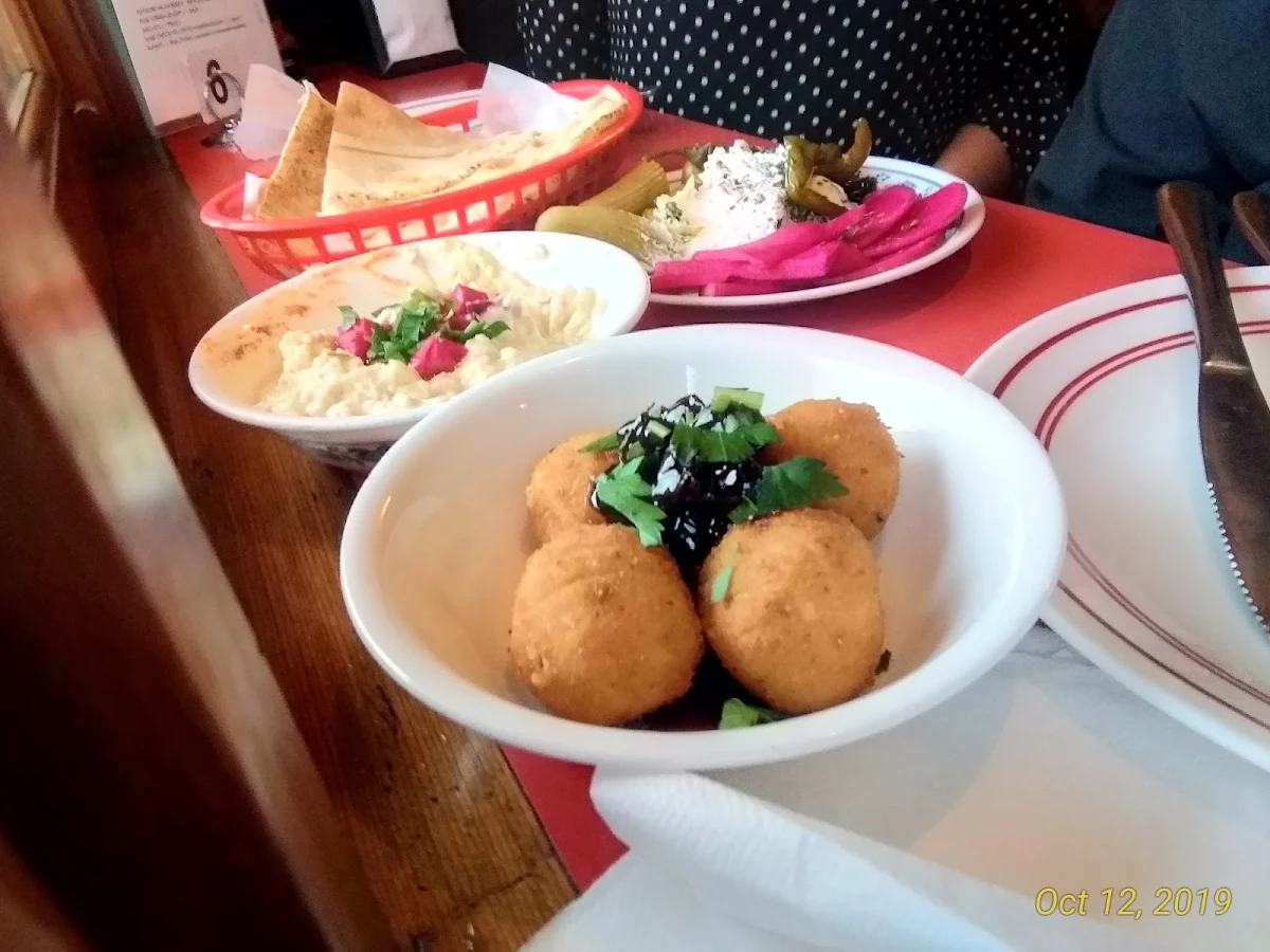 Golden Balls, Emma's Snack Bar
