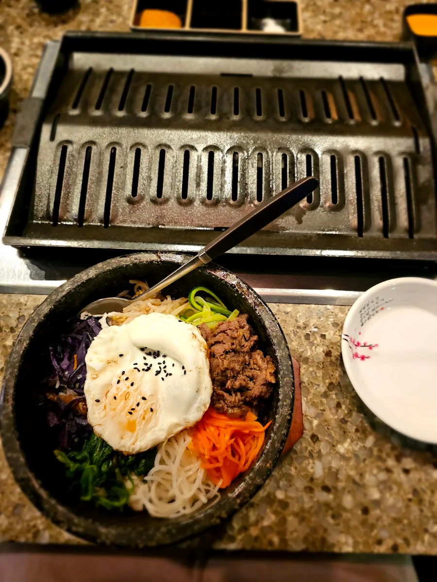 bulgogi bibimbap 불고기 돌솥 비빔밥