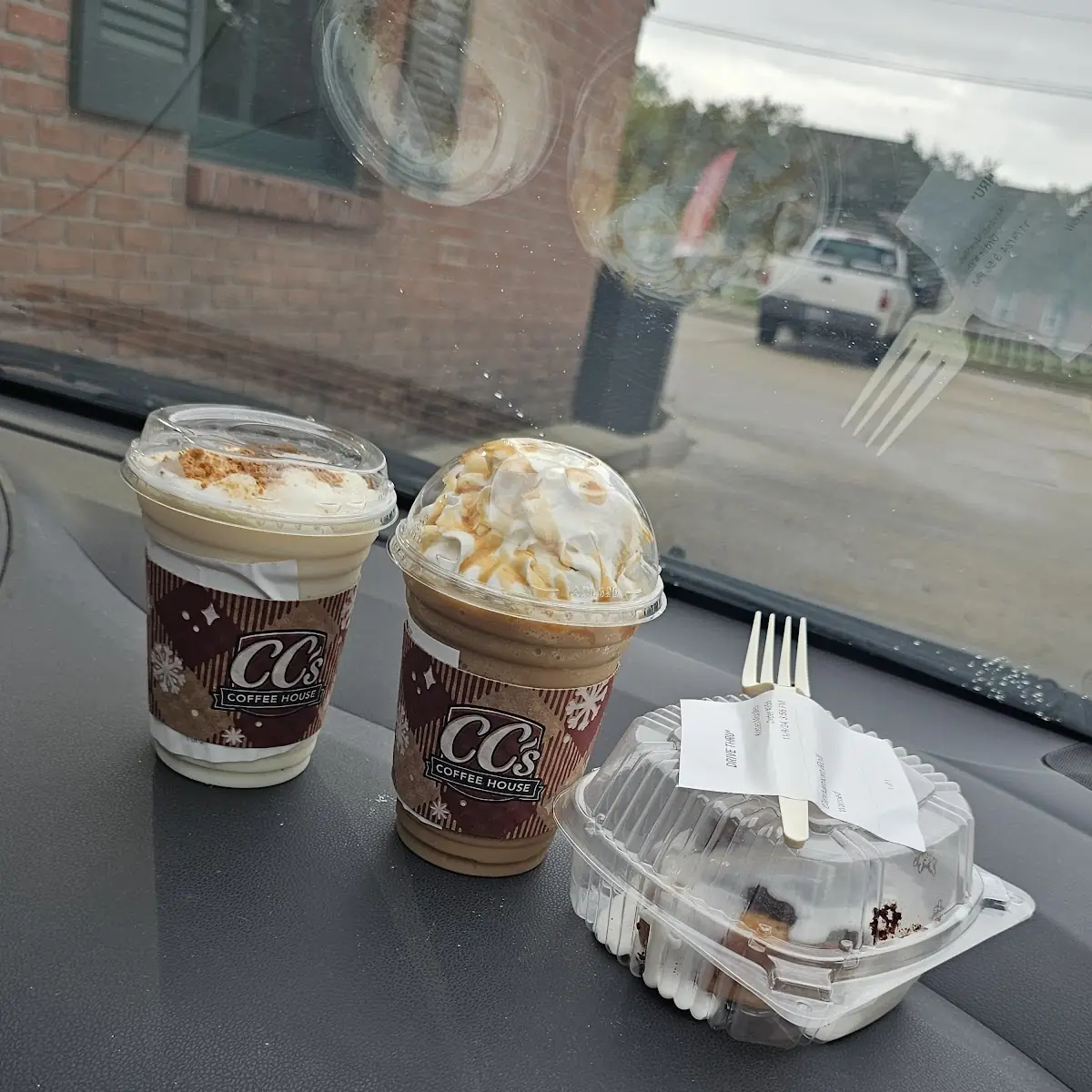 Caramel Mochasippi Vanilla Bean Mocasippi & Cinnamon Roll