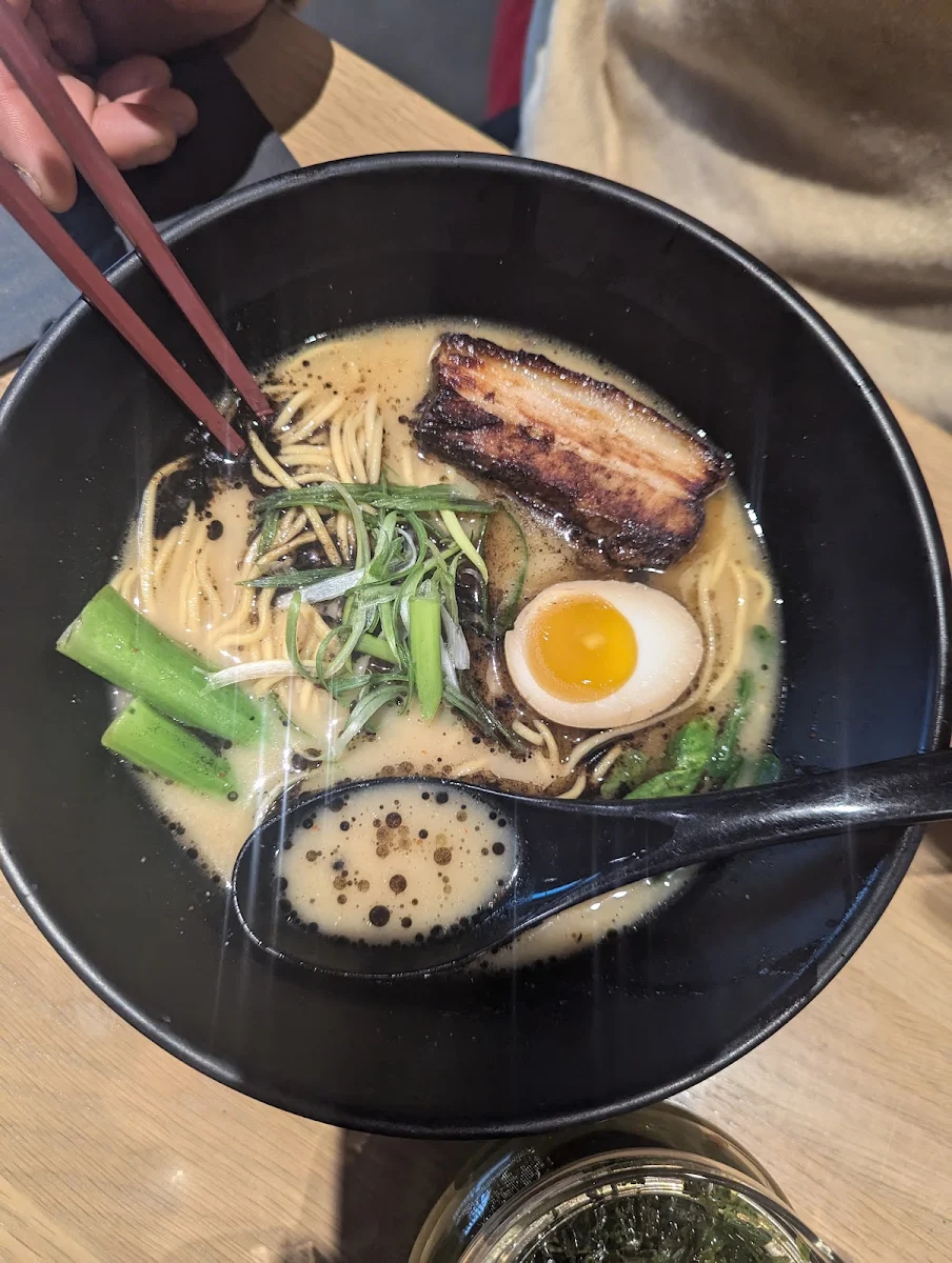 Tonkotsu Miso Black Ramen, Dorinku Osaka