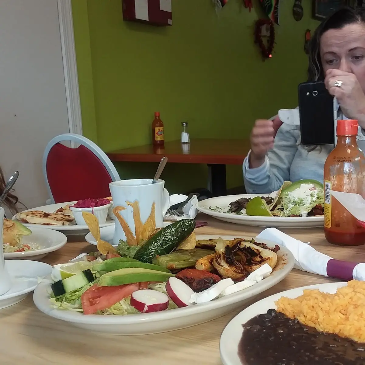 Pollo Asado Con Tostones