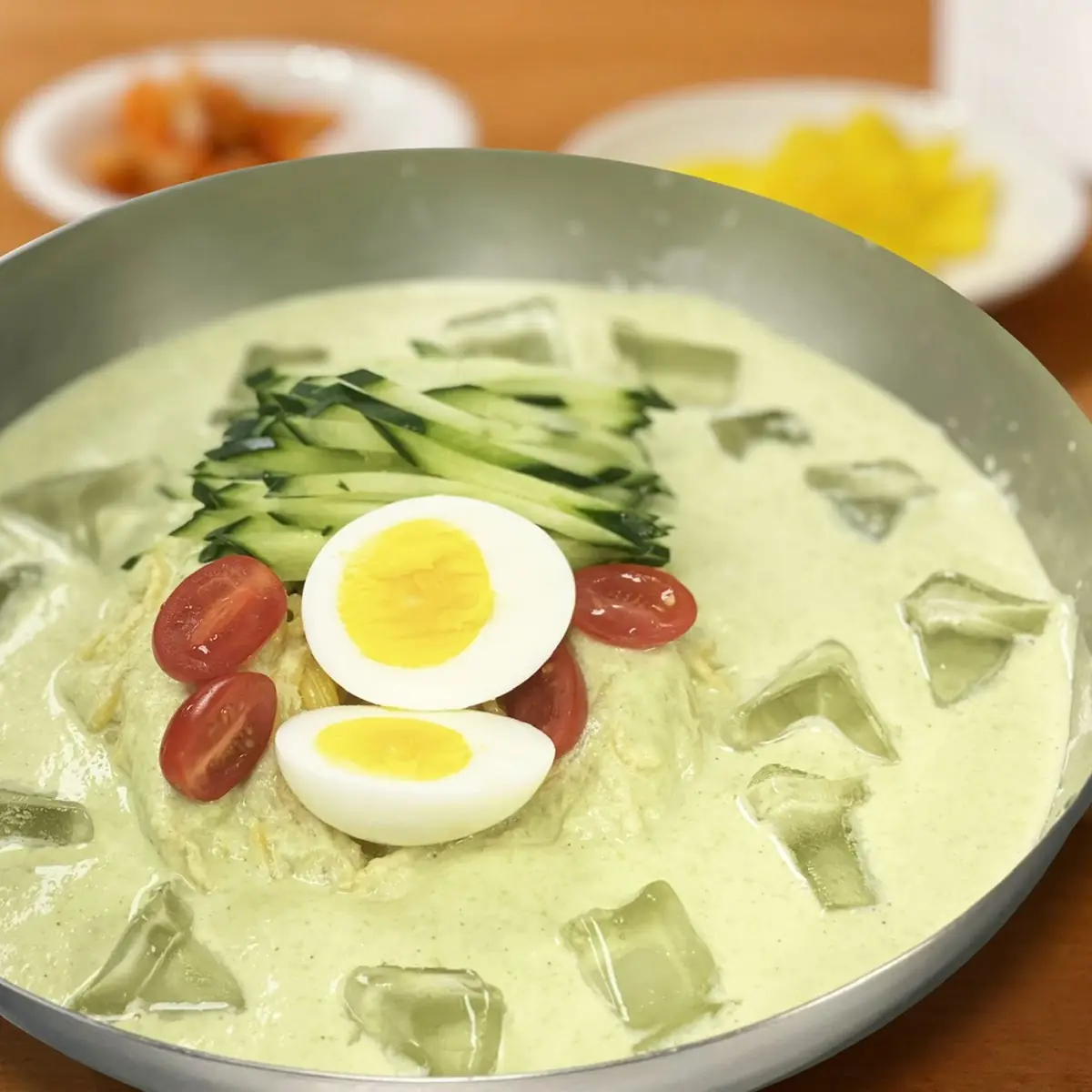 콩국수 Noodles in Cold Soybean Soup