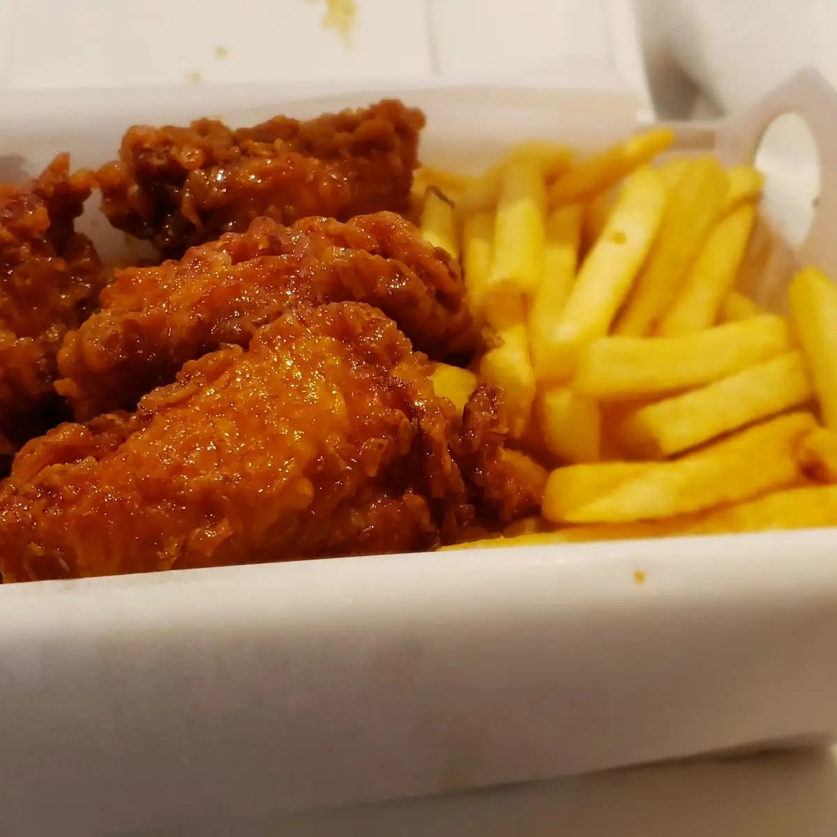 Fried Chicken Wings with Fries