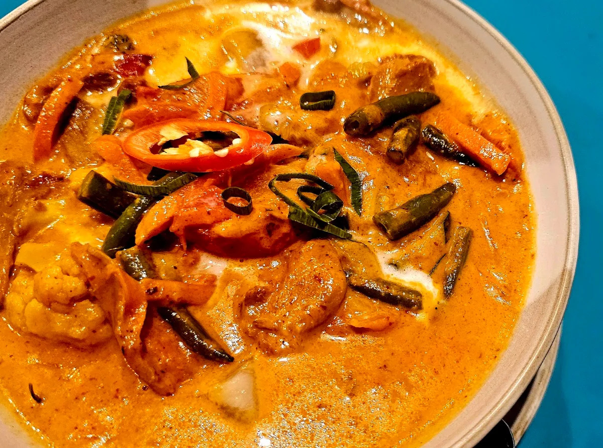 Roast Duck Curry, Light Of Asia Bundaberg