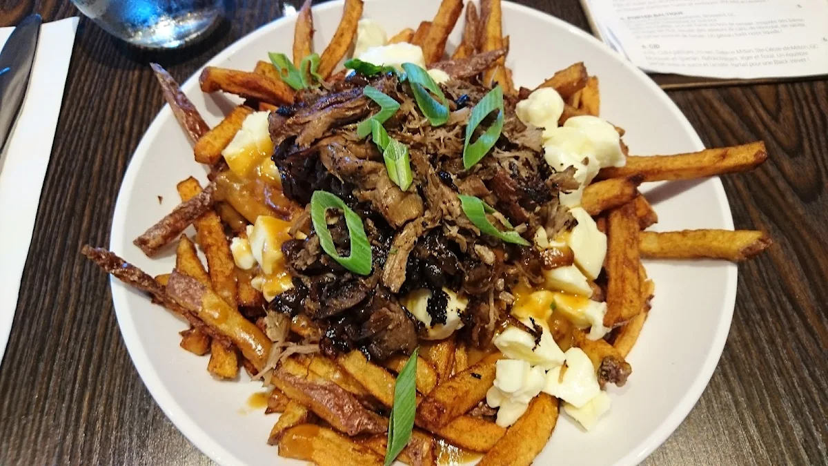 Braised Beef Poutine, La Croisée des Chemins