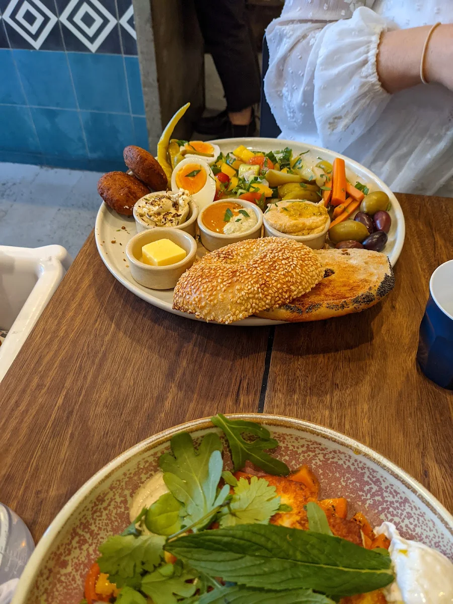 485 Breakfast Plate, Four Ate Five