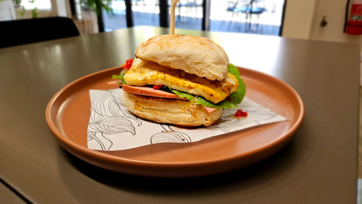 Banh MI Chicken Burger, Emma & Ivy